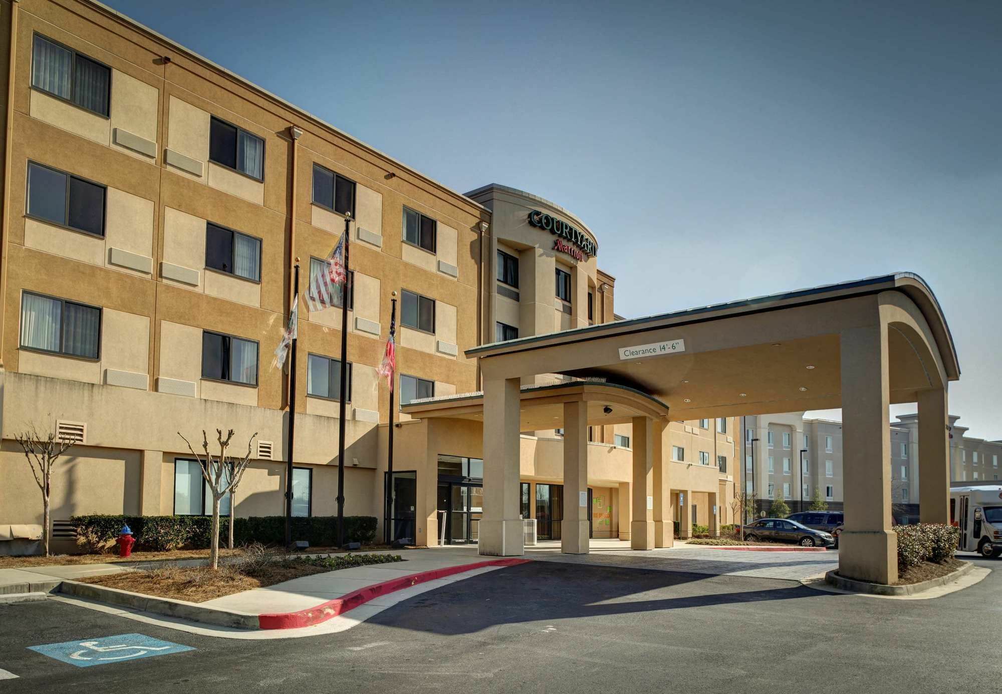 Courtyard Atlanta Airport West Hotel Exterior photo